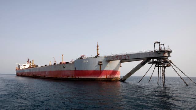 Bei der »Safer« handelt es sich um ein Lager- und Umschlagsschiff für Erdöl. Es liegt seit Jahren vor der Küste Jemens und zerfällt.