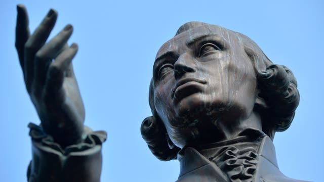 Nahaufnahme des Denkmal für Immanuel Kant in der Stadt Kaliningrad