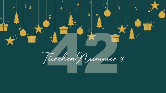 Eine künstlerische Darstellung mit einem dunkelgrünen Hintergrund, auf dem die Zahl "42" in großen, transparenten Ziffern zu sehen ist. Darüber schwebt der Text "Türchen Nummer 9" in eleganter, weißer Schrift. Am oberen Rand hängen goldene Symbole wie Sterne, Tannenbäume, Kugeln und Geschenke, die eine festliche Atmosphäre schaffen.