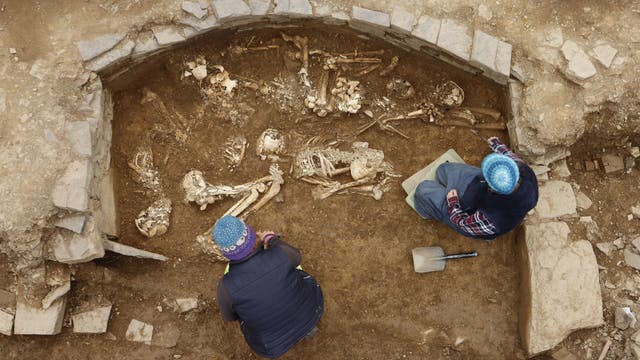 Ausgrabung einer neolithischen Bestattung auf den Orkneys