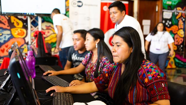 Digitalaktivisten verfassen Wikipedia-Artikel auf Kaqchikel, einer guatemaltekischen Mayasprache