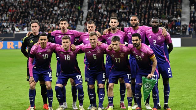 Die Fußballnationalmannschaft posiert für das Teamfoto vor dem Länderspiel gegen die Niederlande im März 2024. 