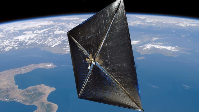 Dünn und flach. Ein interstellares Sonnensegel sieht in etwa so aus wie dieses Demonstrationsexperiment der NASA (Solar Sail Demonstrator). Die Seitenlänge beträgt 37 Meter.