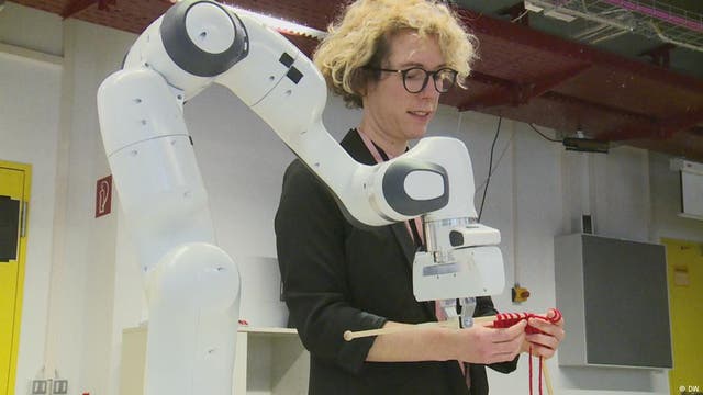 Ein Roboter lernt stricken