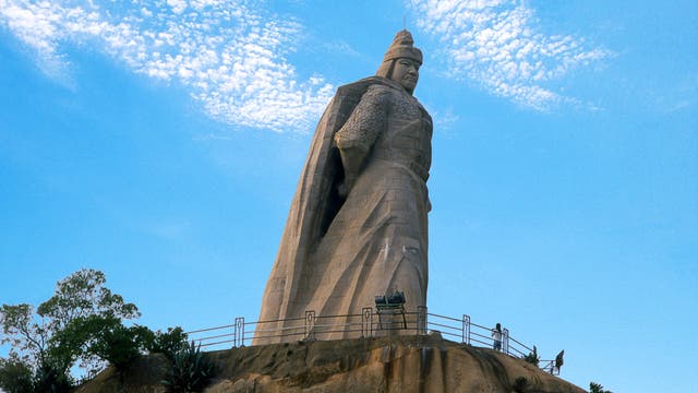 Kolossale Statue von Zheng Chenggong auf der chinesischen Insel Gulangyu.
