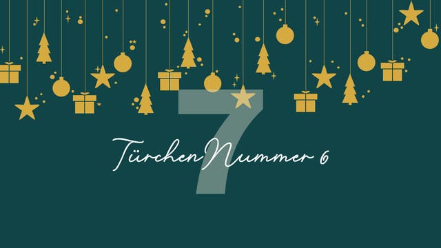 Ein festliches Bild mit einem dunkelgrünen Hintergrund, auf dem goldene Symbole wie Sterne, Tannenbäume, Kugeln und Geschenke von oben herabhängen. In der Mitte steht eine große, transparente Zahl "7". Darunter befindet sich der Text "Türchen Nummer 6" in eleganter, weißer Schrift. Das Bild vermittelt eine weihnachtliche Stimmung.