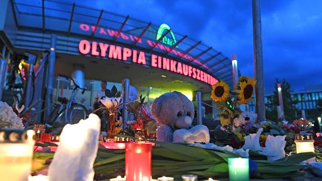 Ort der Trauer am Olympiaeinkaufszentrum in München