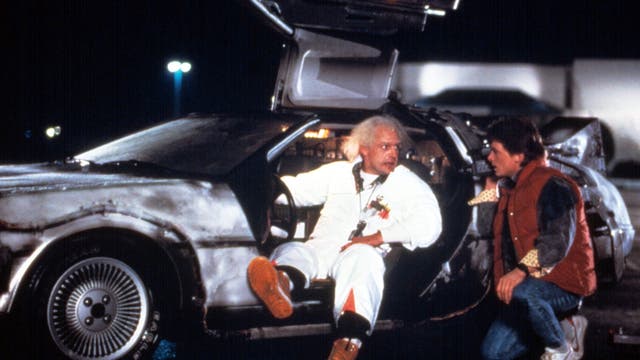 Marty McFly alias Michael J. Fox und Christopher Lloyd als Doc Brown im Film »Zurück in die Zukunft« von 1985.