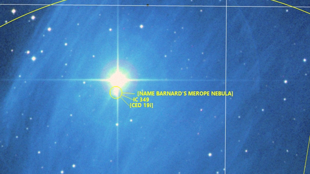 Der offene Sternhaufen der Plejaden in der Nachbarschaft des Sterns Merope