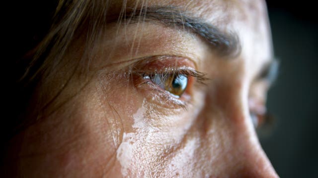 Ein Schlaganfall kann eine wahre Tränenflut auslösen. Allerdings ist das Phänomen so selten, dass Ärzte in vielen Fällen eine falsche Diagnose stellen.