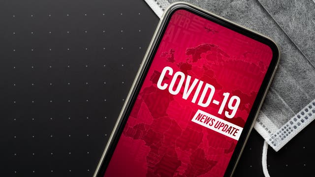 Smartphone mit Covid-19-News