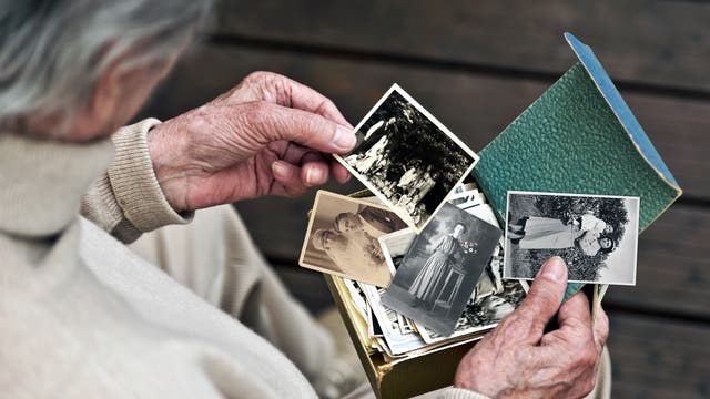 Bei Alzheimer kommt es zu einem forschreitenden Gedächtnisverlust.