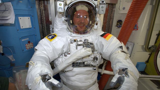 Alexander Gerst im Raumanzug