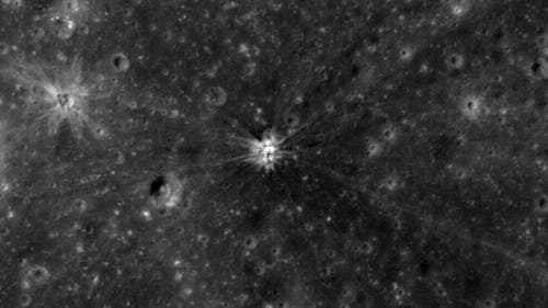 Einschlagkrater der Apollo-14-Drittstufe auf dem Mond