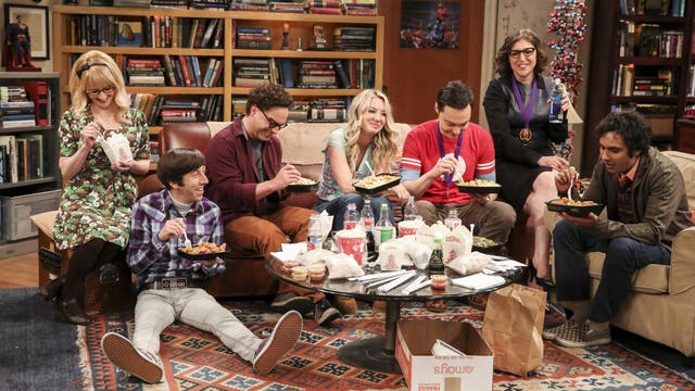 Die Big-Bang-Theory-Gang beim Chillen auf der WG-Couch