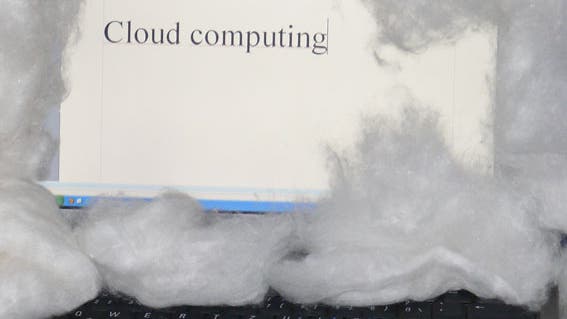 Computer in Wolken