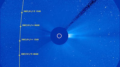 Die Bahn des Kometen McNaught im SOHO-Koronographen