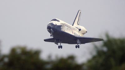 Die Discovery landete am Freitag, dem 22. Dezember, um 23:32 Uhr MEZ in Cape Canaveral