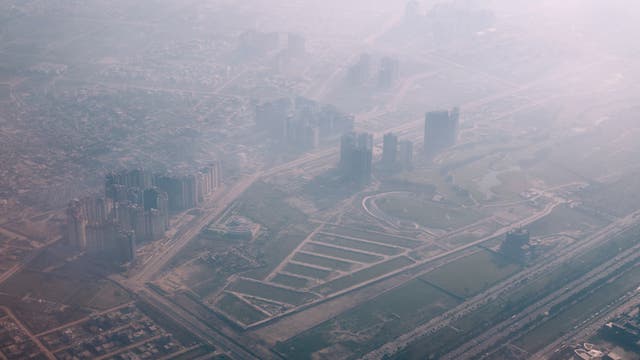 Der Smog, den vor allem Dieselfahrzeuge verursachen, überzieht Neu-Delhi mit einem gesundheitsschädlichen Schleier. Von den 20 am meisten smogbelasteten Städten der Welt liegen 10 in Indien.