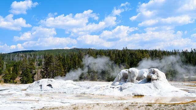 Vulkanische Quellen und Sinterstrukturen in Yellowstone