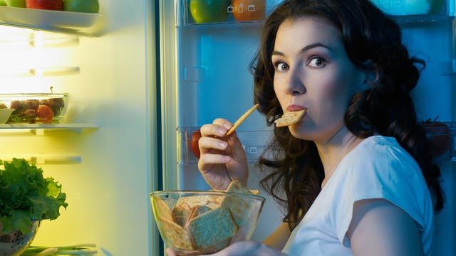 Macht abends essen wirklich dick?