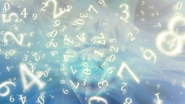 Ein abstraktes Bild mit leuchtenden, weißen Zahlen, die in einem Wirbelmuster auf einem verschwommenen, bläulichen Hintergrund schweben. Die Zahlen scheinen in Bewegung zu sein und erzeugen einen dynamischen, fast hypnotischen Effekt. Die Darstellung vermittelt ein Gefühl von Unendlichkeit und Komplexität, das an mathematische oder digitale Konzepte erinnert.