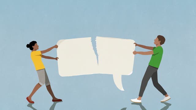 Zwei Personen stehen sich gegenüber und halten jeweils eine Hälfte einer zerrissenen Sprechblase. Die linke Person trägt ein gelbes Oberteil und die rechte ein grünes. Der Hintergrund ist blau. Die Szene symbolisiert möglicherweise Kommunikation oder Konflikt.