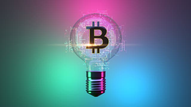 Eine Glühbirne mit Bitcoin-Logo