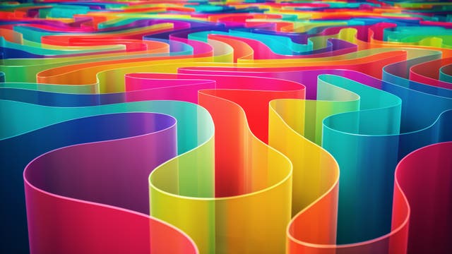Eine abstrakte Kunstabbildung zeigt ein Labyrinth aus geschwungenen, transparenten Wänden in leuchtenden Regenbogenfarben. Die Wände verlaufen in sanften Kurven und erzeugen ein dynamisches, fließendes Muster. Die Farben reichen von Rot über Gelb und Grün bis hin zu Blau und Violett, was einen lebendigen und harmonischen visuellen Effekt erzeugt.