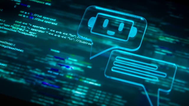 Ein Bildschirmfoto zeigt einen digitalen Hintergrund mit Programmiercode in verschiedenen Farben. Im Vordergrund sind zwei transparente Sprechblasen zu sehen, eine mit einem stilisierten Roboter-Gesicht und die andere mit Linien, die Text darstellen. Das Bild vermittelt ein Thema der künstlichen Intelligenz und Programmierung.