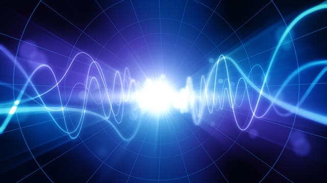 Wellenförmige Linien erstrecken sich aus einem blauen, radialsymmetrischen Gitter. In der Mitte des Bildes befindet sich ein heller Lichtpunkt.