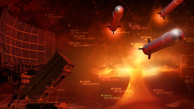 Eine 3-D-Darstellung zeigt eine Szene mit einem Radarsystem im Vordergrund und mehreren Raketen, die durch die Luft fliegen. Im Hintergrund ist eine atomare Explosion zu sehen, die an einen Atompilz erinnert. Auf einem digitalen Bildschirm im Hintergrund sind schemenhaft Karten und Datenpunkte zu erkennen.