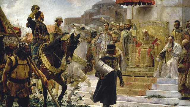 Eine historische Szene zeigt eine Gruppe von Menschen in prächtigen Gewändern vor einem imposanten Gebäude. Im Zentrum sitzt eine Person auf einem reich verzierten Thron, umgeben von Beratern und Wachen. Links reitet eine Figur auf einem geschmückten Pferd, während andere Personen zu Fuß gehen. Die Architektur im Hintergrund erinnert an byzantinische Bauwerke. Die Szene vermittelt einen Eindruck von Macht und Zeremonie.