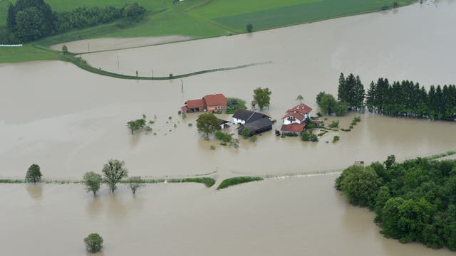 Hochwasser bei Burghausen im Luftbild