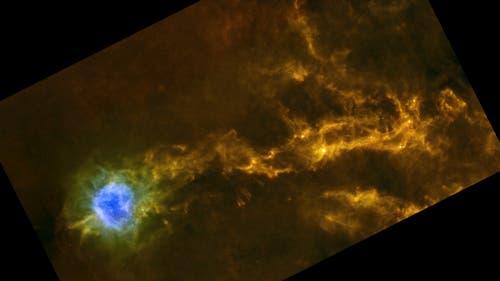 Gas- und Staubnebel IC 5146 im Blick von Herschel