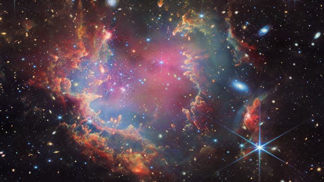 Webb blickt ins Herz des Sternhaufens NGC 602 (Aufnahme des JWST)