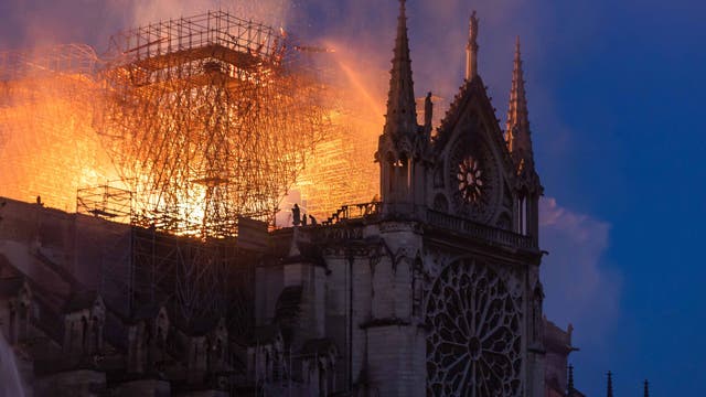 Brennende Kirche Notre-Dame
