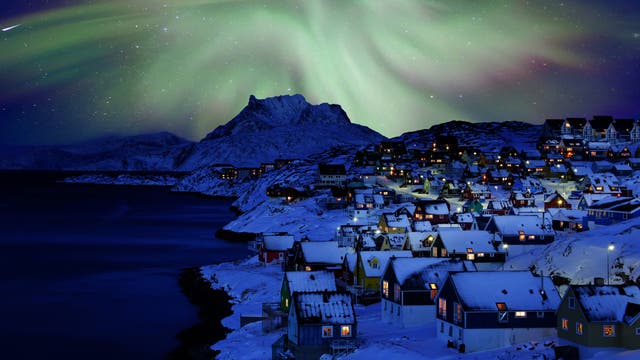 Polarlichter über Nuuk auf Grönland