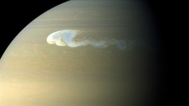 Der Große Weiße Fleck auf Saturn