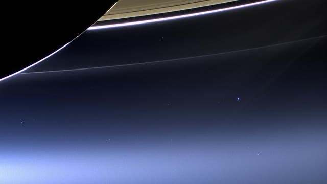 Die Erde von Saturn aus gesehen