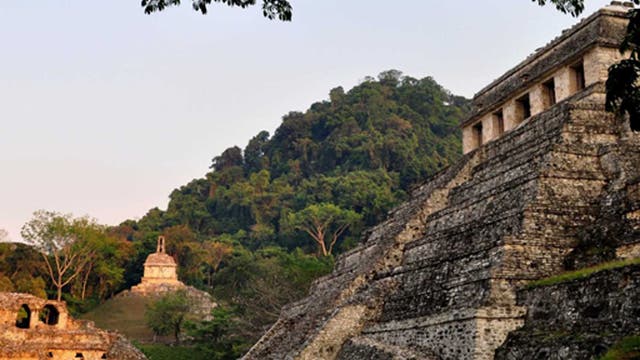 Mini-Kamera eröffnet ersten Blick in Maya-Grab