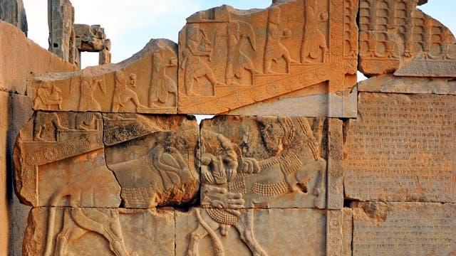 Ausschnitt der Ruinen von Persepolis mit Relief