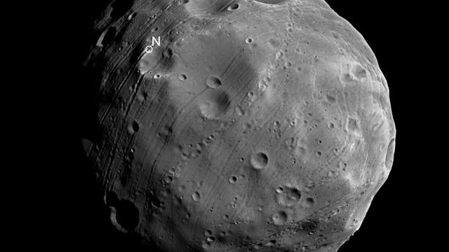 Blick auf den Nordpol des Marsmonds Phobos