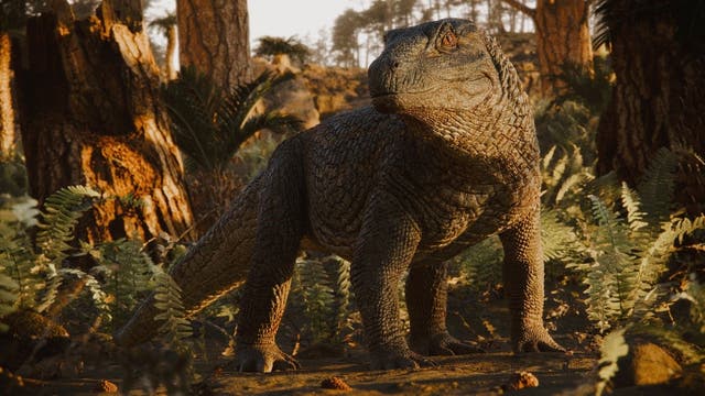 3D-Rekonstruktion eines Urzeitkrokodils in einem prähistorischen Wald. Das Tier steht auf dem Waldboden, umgeben von Farnen und hohen Bäumen. Die Szene ist in warmes Licht getaucht, das die Textur der Haut des Urzeitkrokodils und die Details der Umgebung hervorhebt.