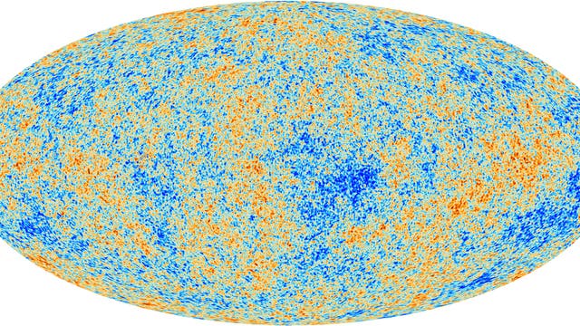 Eine wissenschaftliche Abbildung der kosmischen Hintergrundstrahlung, dargestellt als elliptische Karte. Die Karte zeigt Temperaturunterschiede im frühen Universum, visualisiert durch ein Muster aus blauen und orangefarbenen Flecken. Diese Farben repräsentieren kältere und wärmere Regionen. Die Abbildung dient der Untersuchung der Struktur und Entwicklung des Universums.