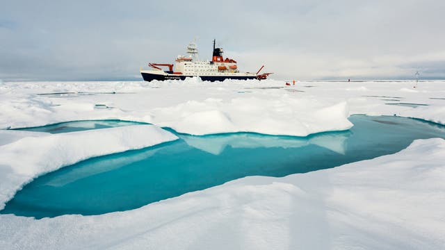 Polarstern im arktischen Eis