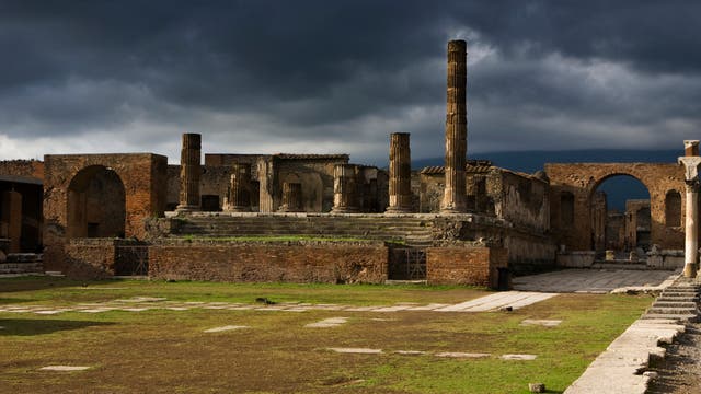 Düstere Wolken über Pompeji