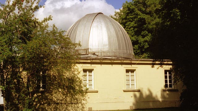 Historisches Sternwartengebäude im Münchner Stadtteil Bogenhausen