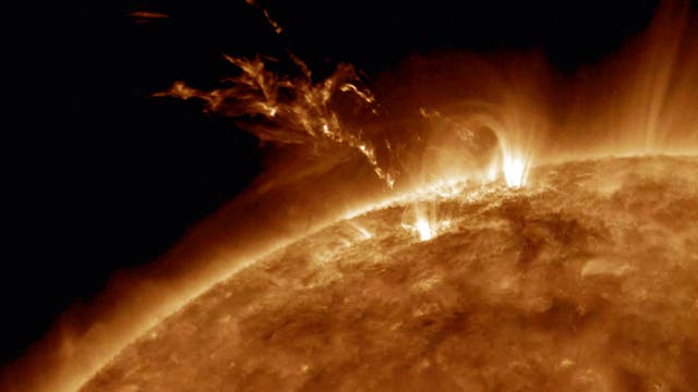 Die Energiequelle der Sonne ist die Verschmelzung von Atomkernen in ihrem heißen Inneren.