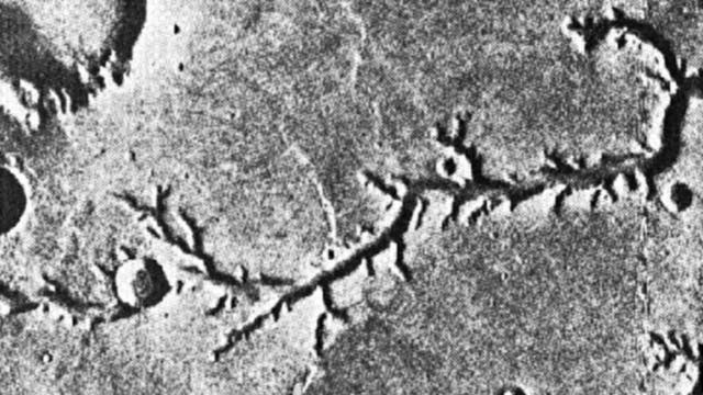Mariner 9 fotografiert Nirgal Vallis (Aufnahme von 1972)